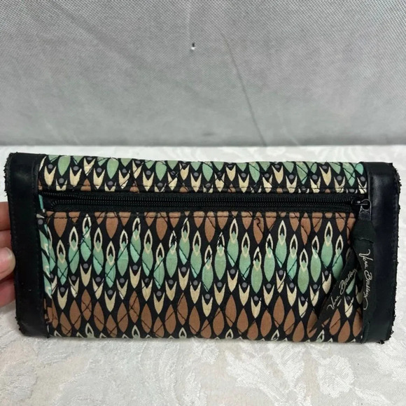 Vera Bradley Long Trifold Wallet Magnetic Closure‎ Abstract Geo Pattern - Picture 2 of 5